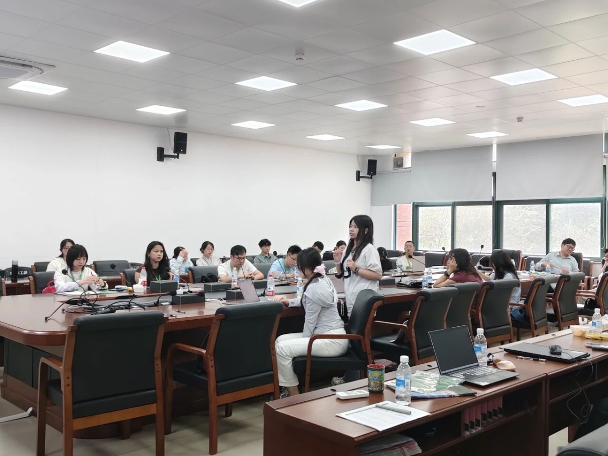 师生学术交流互动